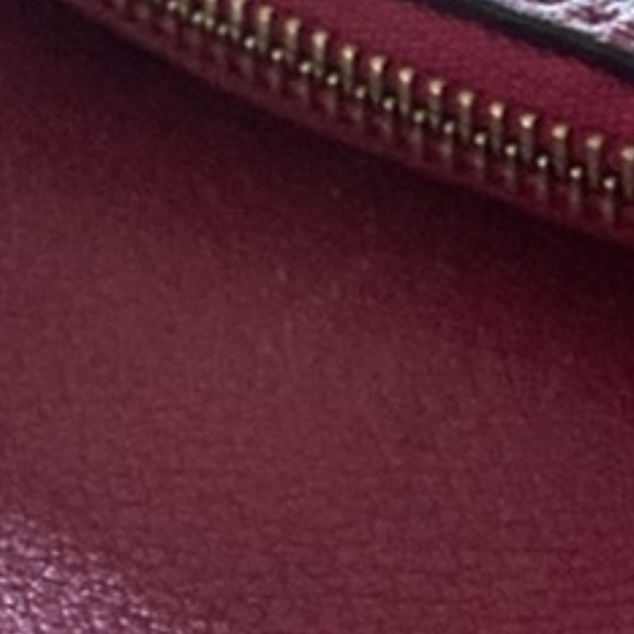 Micheal Kors Fushia Shoulder Bag - Picture 3 of 6